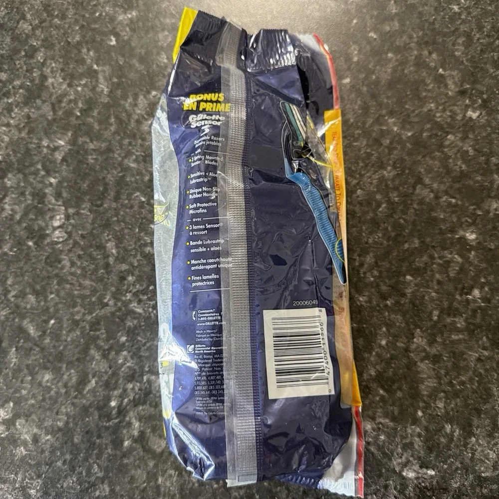 2005 Gillette Custom Plus Disposable 12 Razors NEW OLD STOCK Resealable Bag